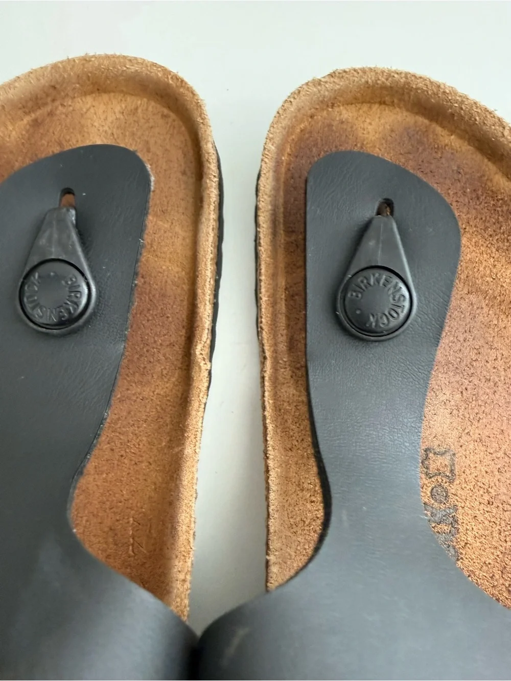 Birkenstock  Gizeh Girl size 2.5. Black T-Strap Cork Footbed Sandals for Kids